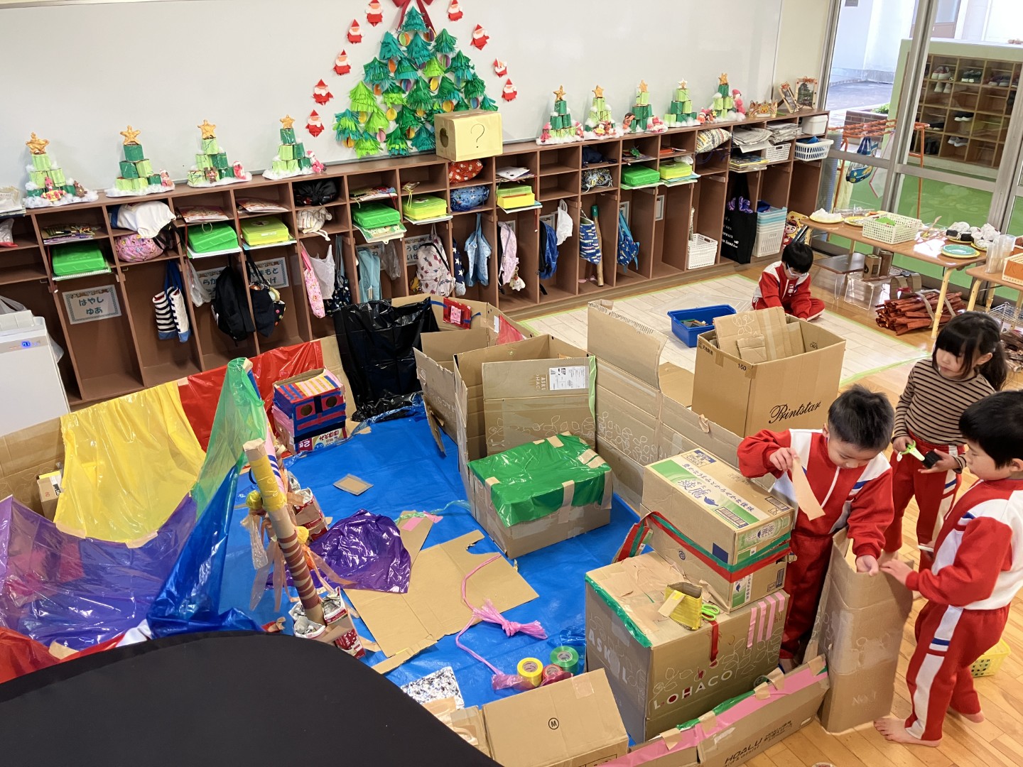 ほし組（年長）さんのお部屋がキャンプ場に！？